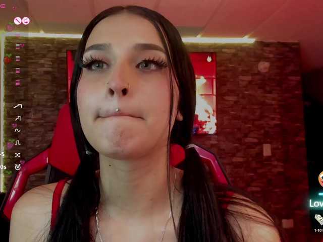 Charlotte-greys live cam on BongaCams