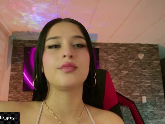 Charlotte-greys live cam on BongaCams