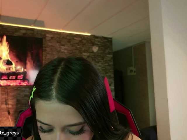 Charlotte-greys live cam on BongaCams