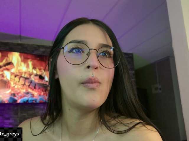 Charlotte-greys live cam on BongaCams
