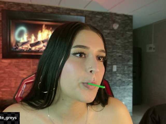 Charlotte-greys live cam on BongaCams