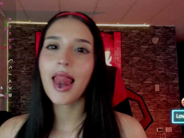 Charlotte-greys live cam on BongaCams