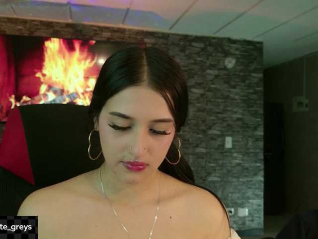 Charlotte-greys live cam on BongaCams
