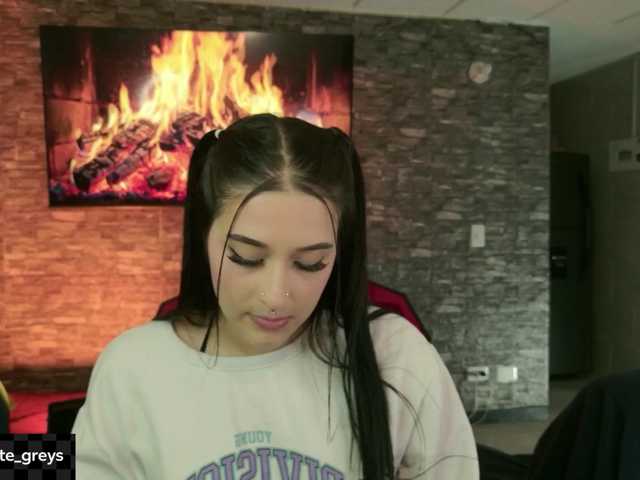 Charlotte-greys live cam on BongaCams