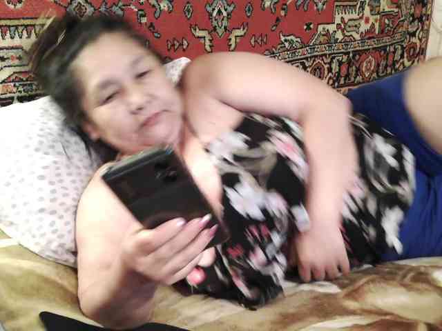 MilfZulfiya webcam