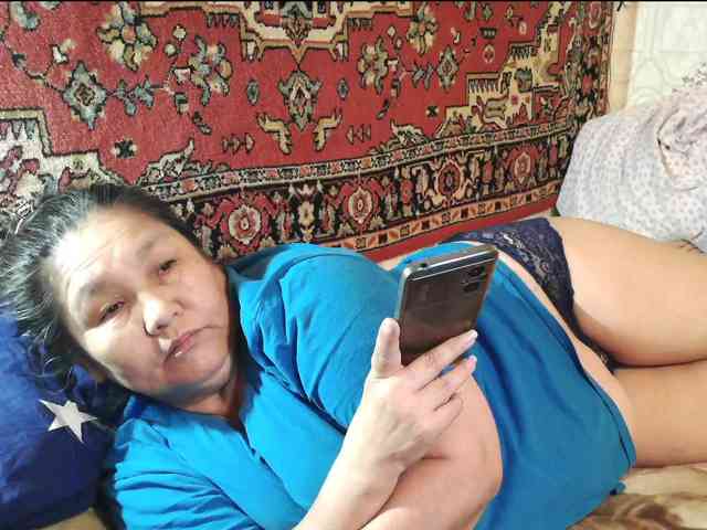 MilfZulfiya webcam