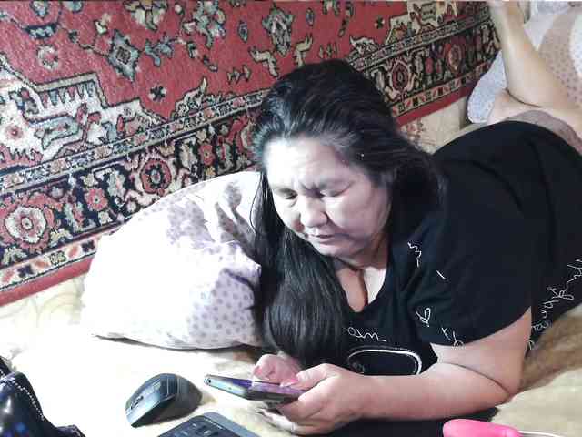 MilfZulfiya webcam
