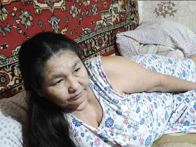 MilfZulfiya webcam