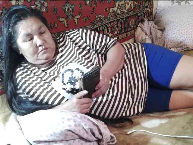 MilfZulfiya webcam