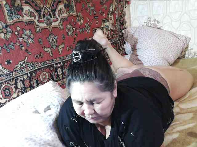 MilfZulfiya webcam