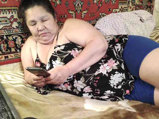 MilfZulfiya webcam