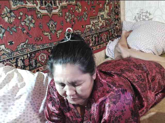 MilfZulfiya webcam