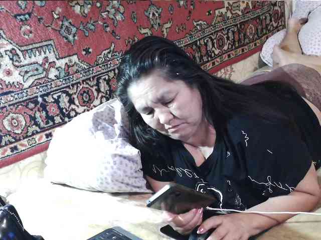 MilfZulfiya webcam