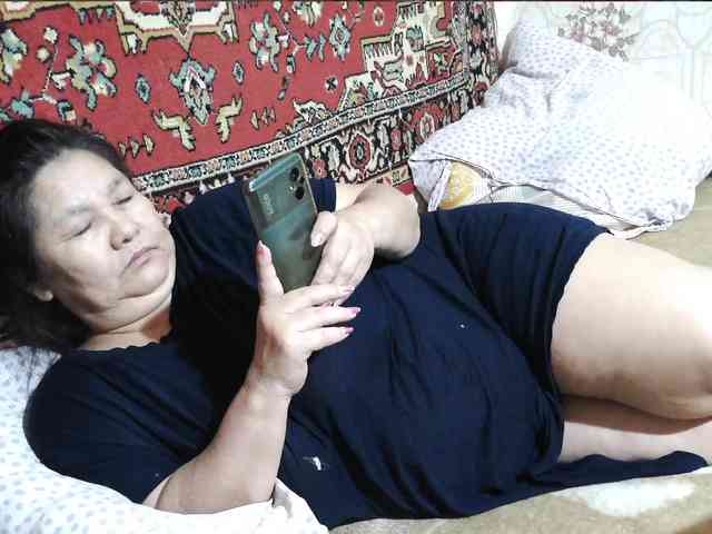 MilfZulfiya webcam