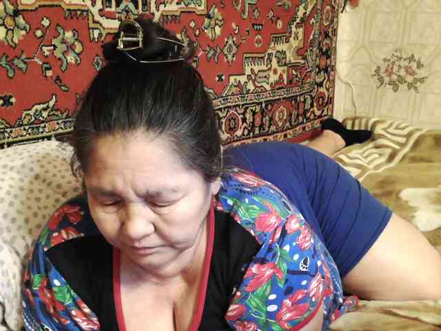 MilfZulfiya webcam