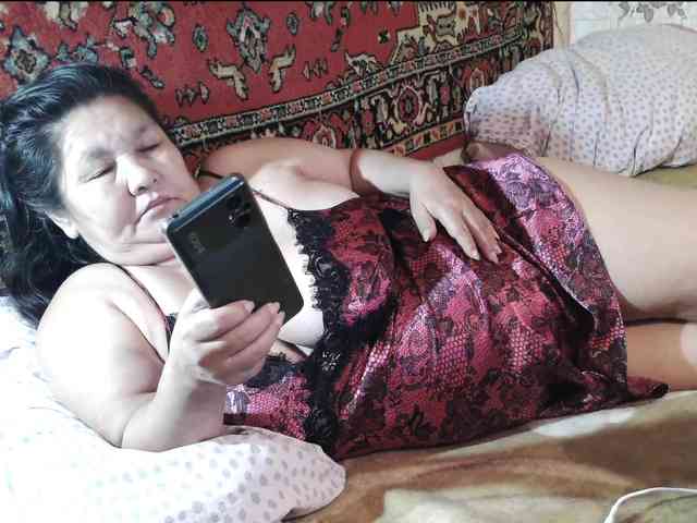 MilfZulfiya webcam