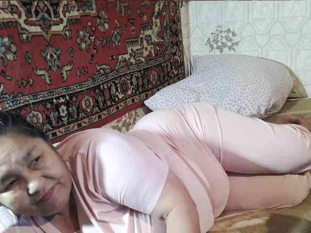 MilfZulfiya webcam