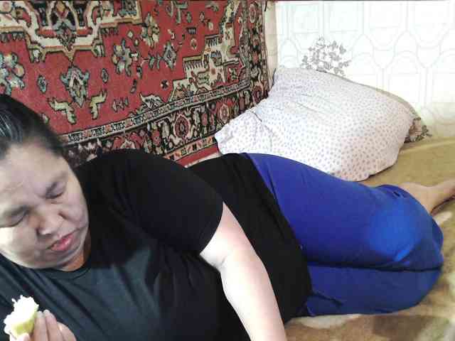 MilfZulfiya webcam