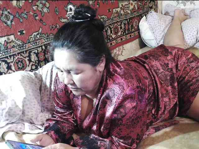 MilfZulfiya webcam