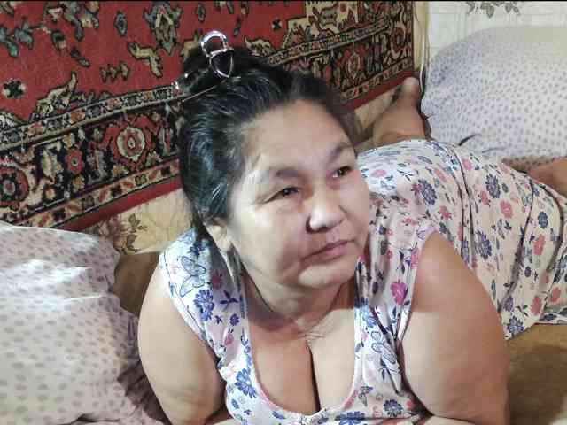 MilfZulfiya webcam