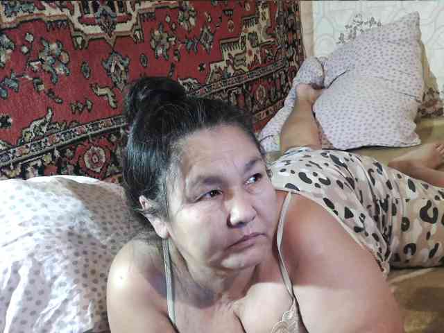 MilfZulfiya webcam