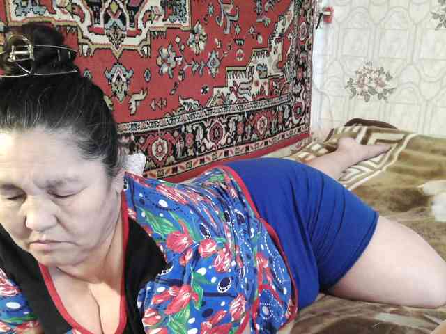 MilfZulfiya webcam