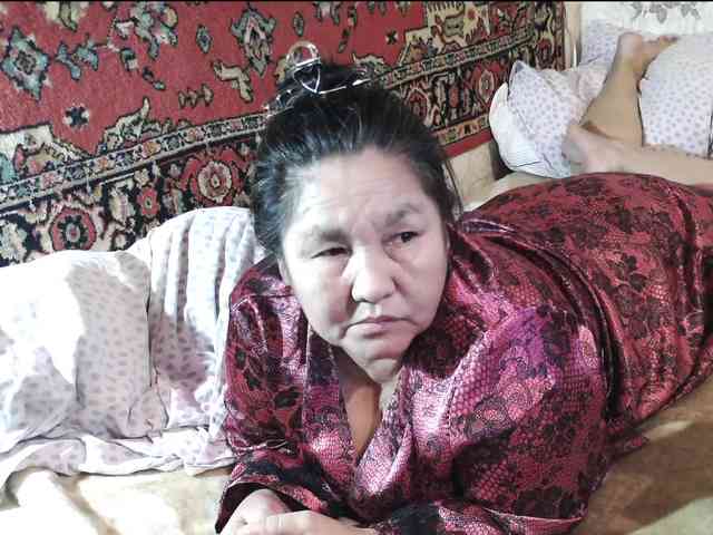 MilfZulfiya webcam