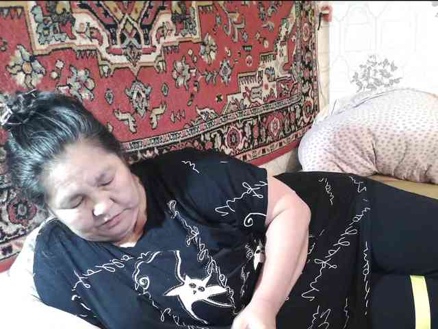 MilfZulfiya webcam