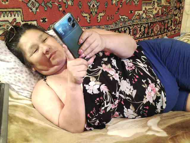 MilfZulfiya webcam