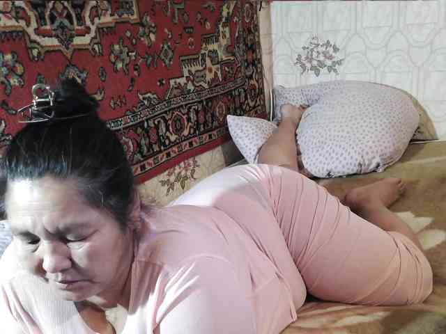MilfZulfiya webcam
