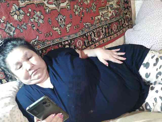 MilfZulfiya webcam