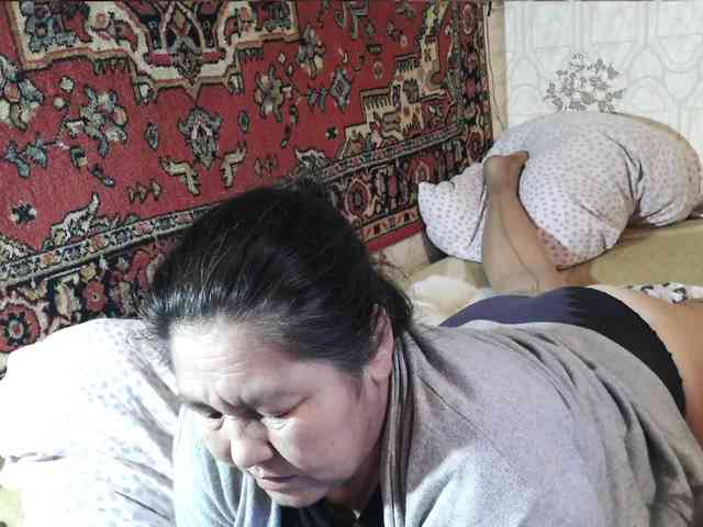 MilfZulfiya webcam