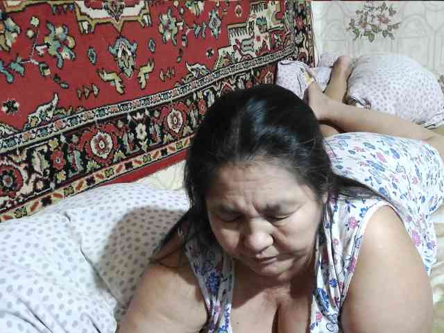 MilfZulfiya webcam