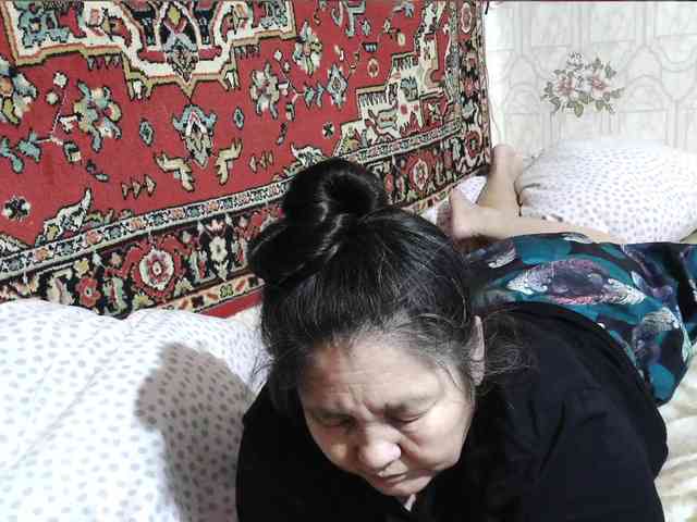MilfZulfiya webcam