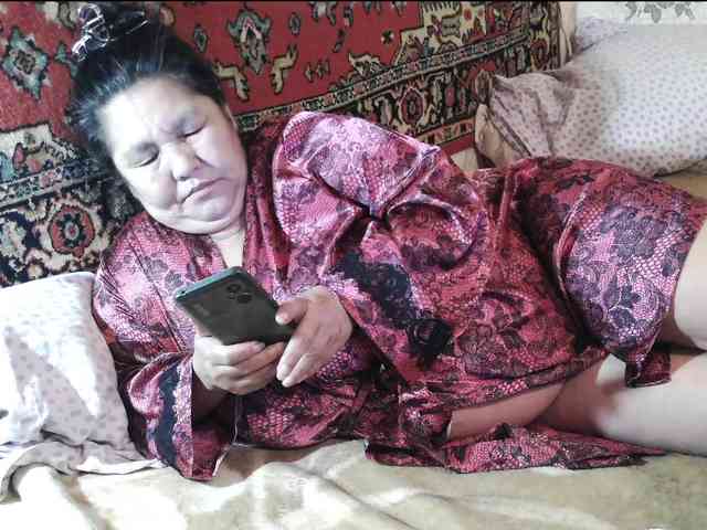 MilfZulfiya webcam