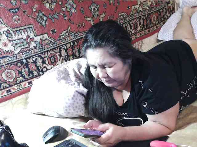 MilfZulfiya webcam