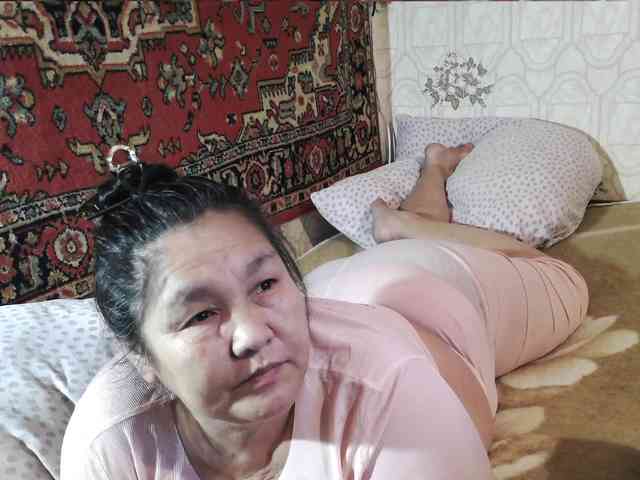 MilfZulfiya webcam