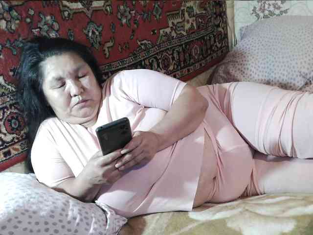 MilfZulfiya webcam