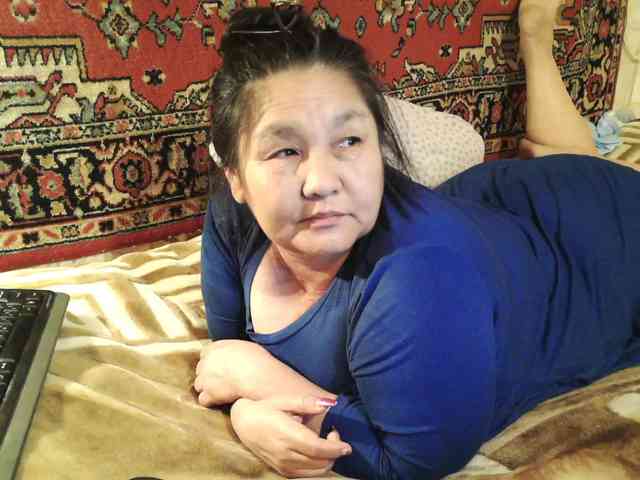 MilfZulfiya webcam
