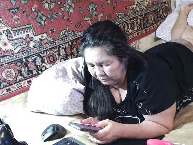 MilfZulfiya webcam
