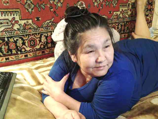 MilfZulfiya webcam