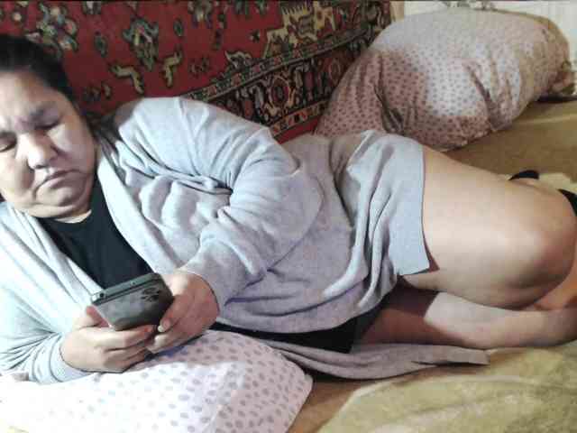 MilfZulfiya webcam