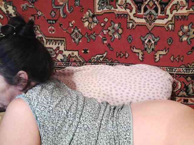 MilfZulfiya webcam