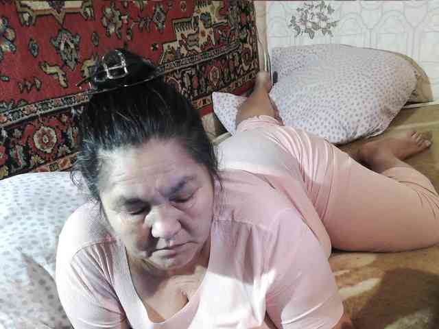 MilfZulfiya webcam
