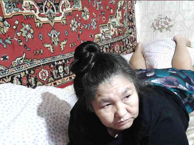 MilfZulfiya webcam