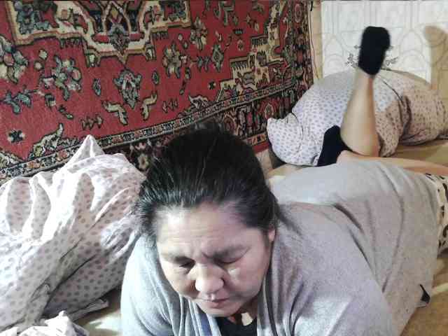 MilfZulfiya webcam