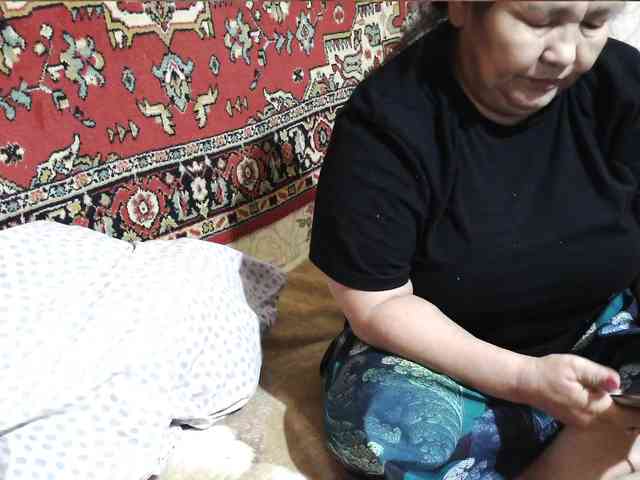 MilfZulfiya webcam