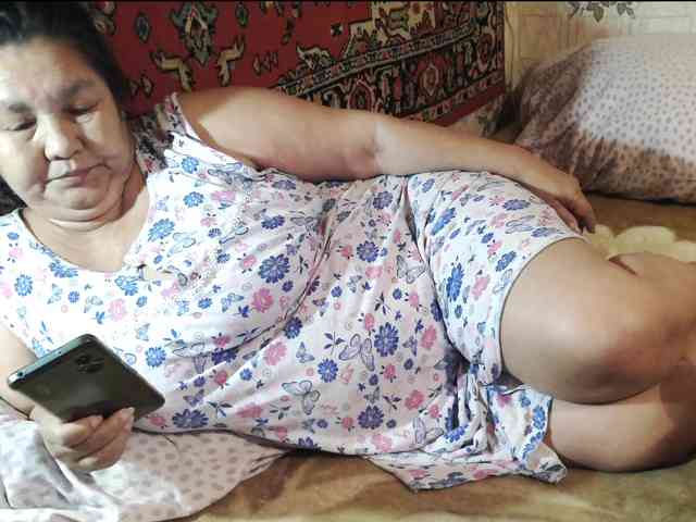 MilfZulfiya webcam