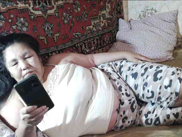 MilfZulfiya webcam