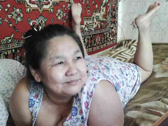 MilfZulfiya webcam